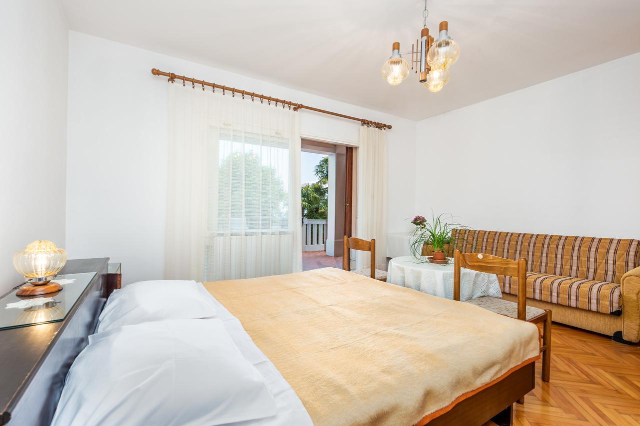 Rona Apartments Ani Ičići Esterno foto