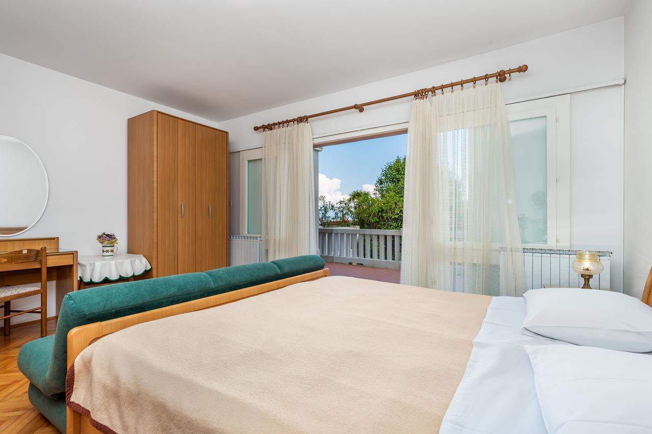 Rona Apartments Ani Ičići Esterno foto