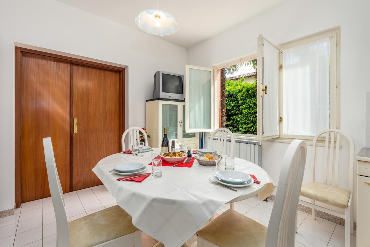 Rona Apartments Ani Ičići Esterno foto