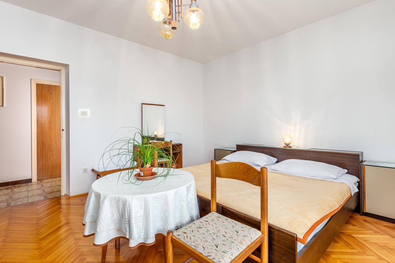 Rona Apartments Ani Ičići Esterno foto