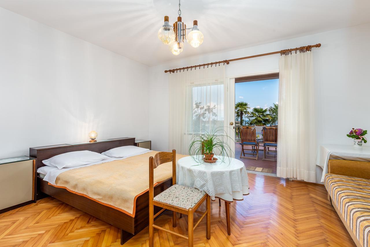Rona Apartments Ani Ičići Esterno foto