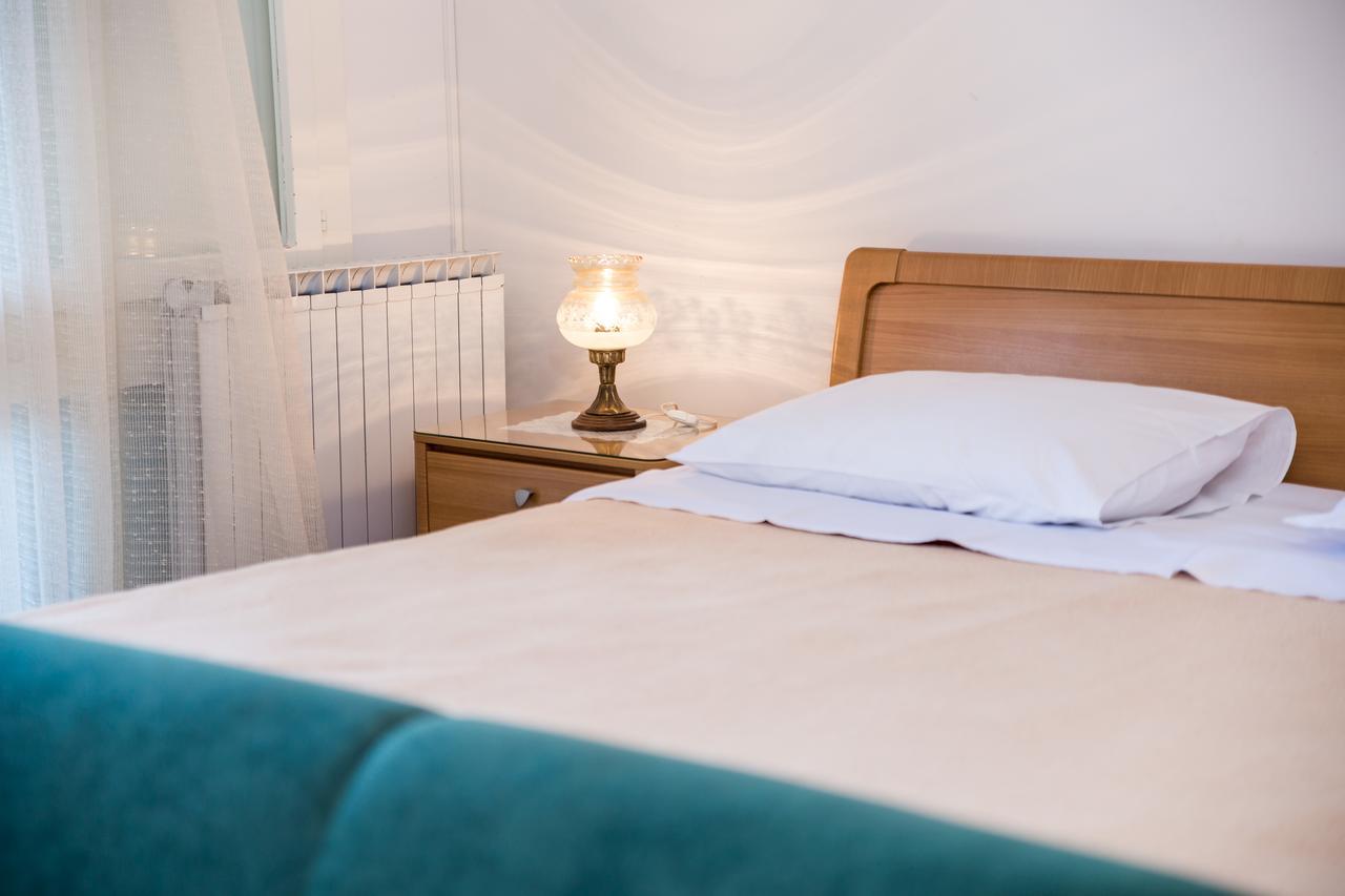 Rona Apartments Ani Ičići Esterno foto
