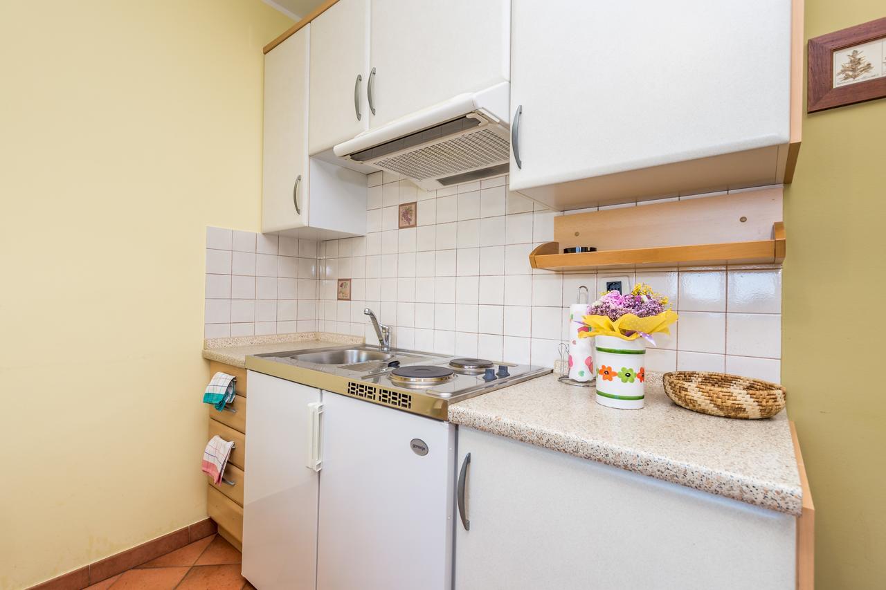 Rona Apartments Ani Ičići Esterno foto
