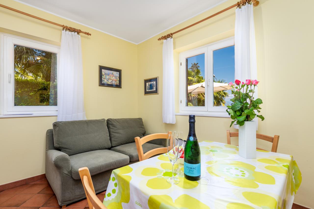 Rona Apartments Ani Ičići Esterno foto