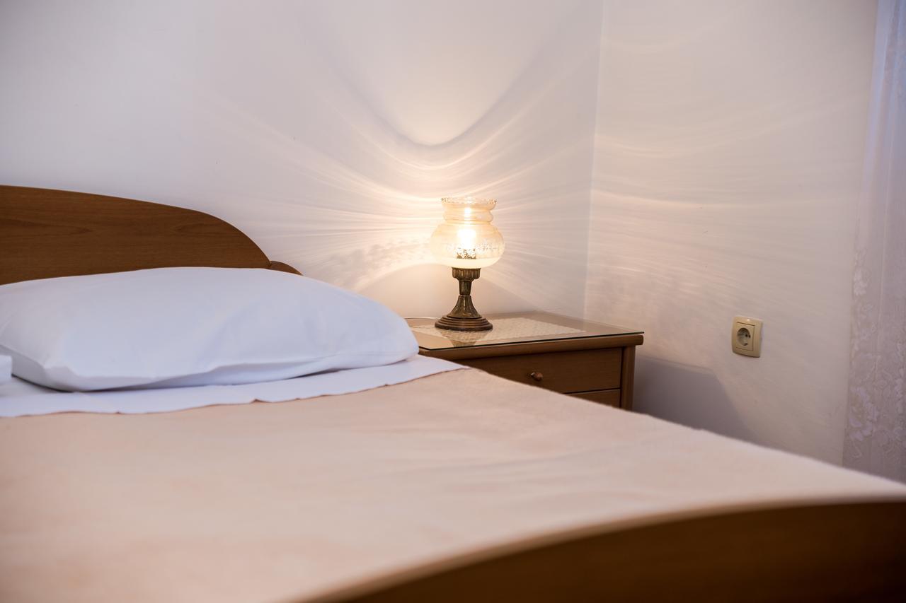 Rona Apartments Ani Ičići Esterno foto