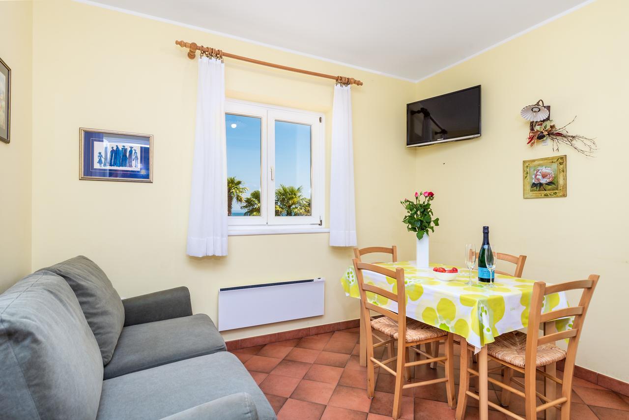 Rona Apartments Ani Ičići Esterno foto