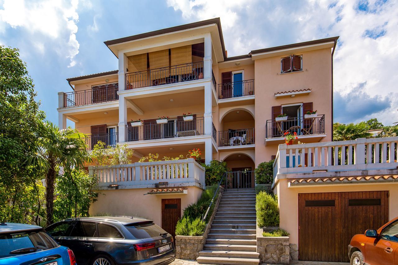 Rona Apartments Ani Ičići Esterno foto
